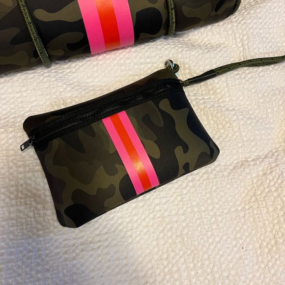 Neoprene Tote Bag + Small Clutch - Picture 10 of 11